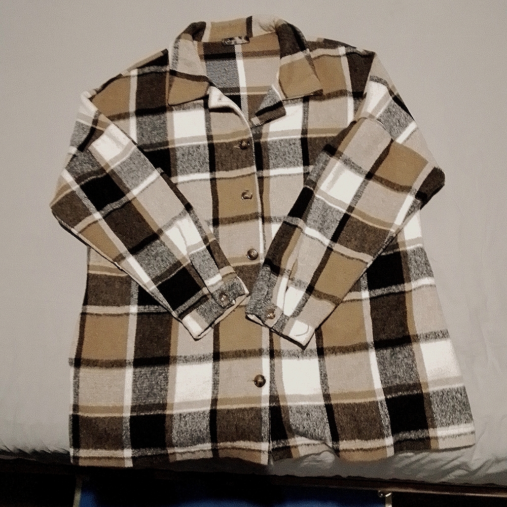 Woman's Flannel Plaid Shirt/Jacket